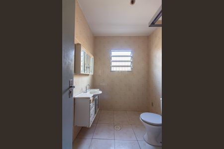 Casa à venda com 244m², 3 quartos e 3 vagas Casa à venda com 244m², 3 quartos e 3 vagasBanheiro 2