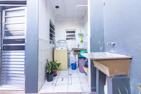 Casa à venda com 244m², 3 quartos e 3 vagas Casa à venda com 244m², 3 quartos e 3 vagasLavanderia