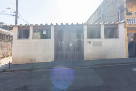 Casa à venda com 244m², 3 quartos e 3 vagas Casa à venda com 244m², 3 quartos e 3 vagasFachada