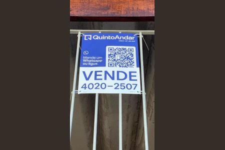 Casa à venda com 244m², 3 quartos e 3 vagas Casa à venda com 244m², 3 quartos e 3 vagasCode