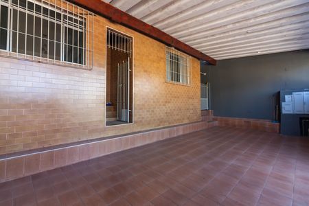 Casa à venda com 244m², 3 quartos e 3 vagas Casa à venda com 244m², 3 quartos e 3 vagasGaragem