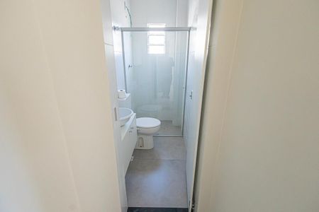 banheiro de apartamento para alugar com 1 quarto, 29m² em São Gabriel, Belo Horizonte