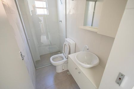 banheiro de apartamento para alugar com 1 quarto, 40m² em São Gabriel, Belo Horizonte