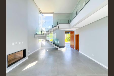 Sala de casa de condomínio para alugar com 3 quartos, 242m² em Distrito Industrial, Cachoeirinha