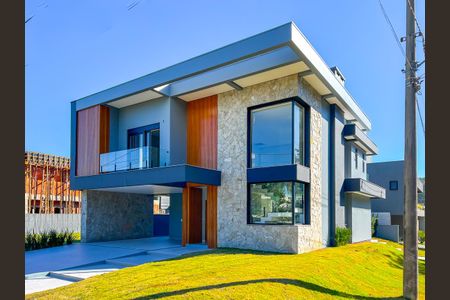 Casa de condomínio para alugar com 242m², 3 quartos e 3 vagas