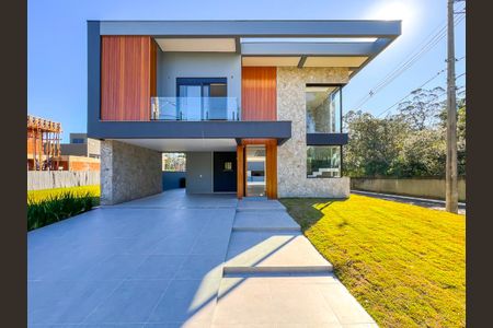 Casa de condomínio para alugar com 242m², 3 quartos e 3 vagas