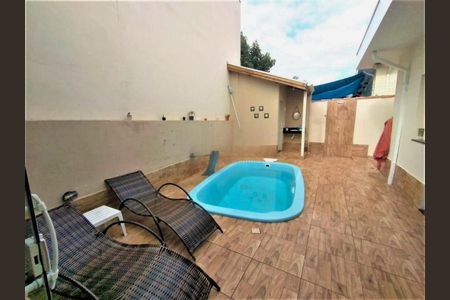 Casa para alugar com 272m², 3 quartos e 4 vagas Casa para alugar com 272m², 3 quartos e 4 vagasPiscina