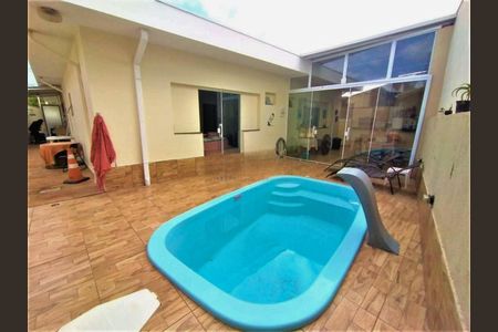 Casa para alugar com 272m², 3 quartos e 4 vagas Casa para alugar com 272m², 3 quartos e 4 vagasPiscina