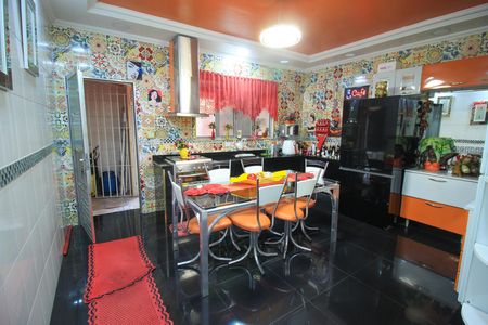 Casa à venda com 210m², 3 quartos e 4 vagas