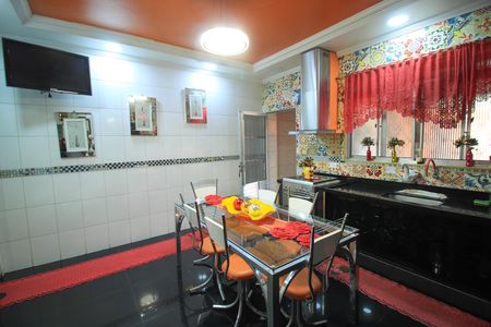 Casa à venda com 210m², 3 quartos e 4 vagas
