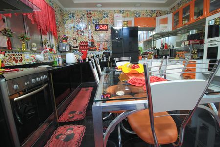 Casa à venda com 210m², 3 quartos e 4 vagas