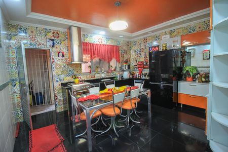 Casa à venda com 210m², 3 quartos e 4 vagas