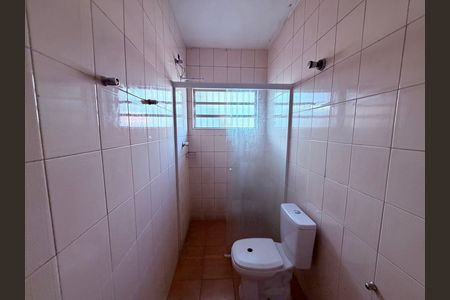 Casa para alugar com 60m², 2 quartos e 1 vaga Casa para alugar com 60m², 2 quartos e 1 vagaBanheiro