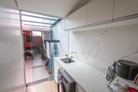 Casa à venda com 140m², 3 quartos e 2 vagasArea de serviço