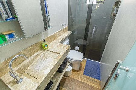 Casa à venda com 140m², 3 quartos e 2 vagasBanheiro
