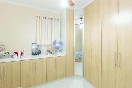 Casa à venda com 318m², 5 quartos e 6 vagas Casa à venda com 318m², 5 quartos e 6 vagasQuarto 2