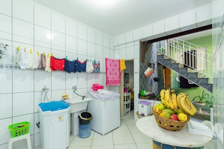 Casa à venda com 318m², 5 quartos e 6 vagas Casa à venda com 318m², 5 quartos e 6 vagasLavanderia