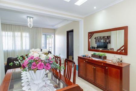Casa à venda com 318m², 5 quartos e 6 vagas Casa à venda com 318m², 5 quartos e 6 vagasSala