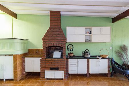 Casa à venda com 318m², 5 quartos e 6 vagas Casa à venda com 318m², 5 quartos e 6 vagasQuintal Superior / Churrasqueira