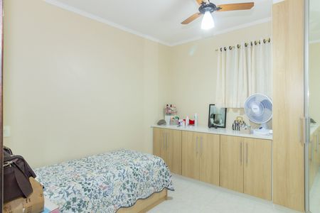 Casa à venda com 318m², 5 quartos e 6 vagas Casa à venda com 318m², 5 quartos e 6 vagasQuarto 2