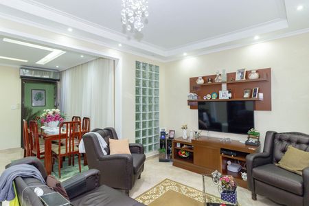 Casa à venda com 318m², 5 quartos e 6 vagas Casa à venda com 318m², 5 quartos e 6 vagasSala