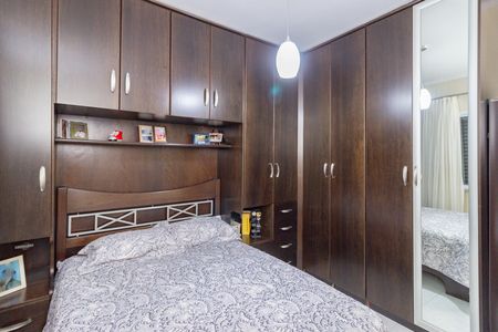 Casa à venda com 318m², 5 quartos e 6 vagas Casa à venda com 318m², 5 quartos e 6 vagasQuarto 1