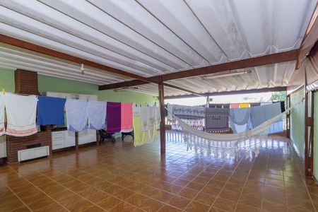 Casa à venda com 318m², 5 quartos e 6 vagas Casa à venda com 318m², 5 quartos e 6 vagasQuintal Superior