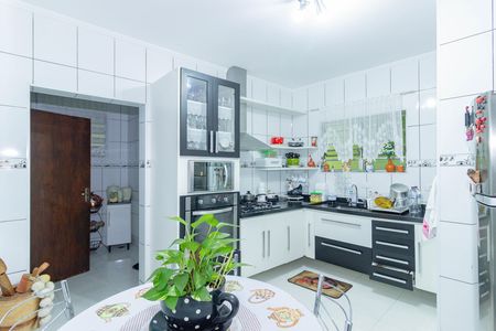 Casa à venda com 318m², 5 quartos e 6 vagas Casa à venda com 318m², 5 quartos e 6 vagasCozinha
