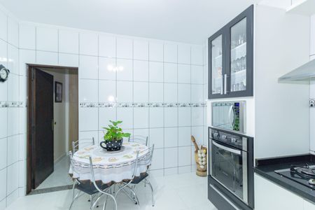 Casa à venda com 318m², 5 quartos e 6 vagas Casa à venda com 318m², 5 quartos e 6 vagasCozinha