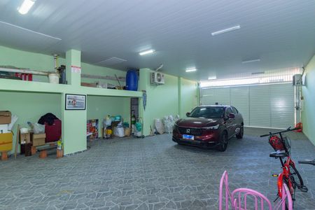 Casa à venda com 318m², 5 quartos e 6 vagas Casa à venda com 318m², 5 quartos e 6 vagasGaragem