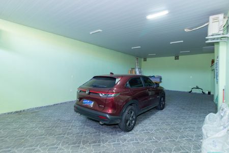 Casa à venda com 318m², 5 quartos e 6 vagas Casa à venda com 318m², 5 quartos e 6 vagasGaragem