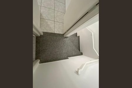 Casa para alugar com 68m², 2 quartos e 2 vagas Casa para alugar com 68m², 2 quartos e 2 vagasEscada