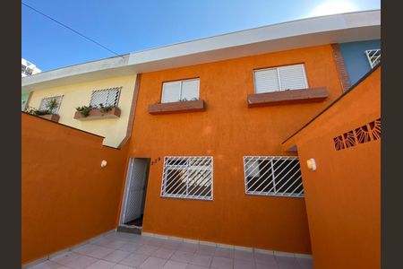 Casa para alugar com 68m², 2 quartos e 2 vagas Casa para alugar com 68m², 2 quartos e 2 vagasÁrea externa