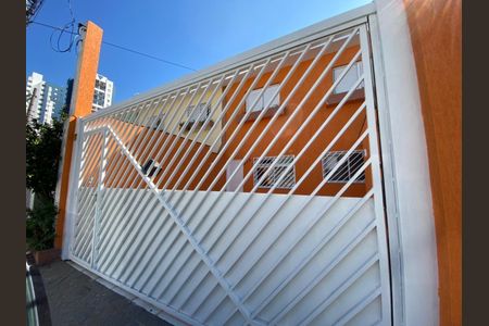 Casa para alugar com 68m², 2 quartos e 2 vagas Casa para alugar com 68m², 2 quartos e 2 vagasFachada