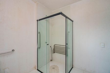 Banheiro de apartamento para alugar com 1 quarto, 43m² em Jardim Itu, Porto Alegre