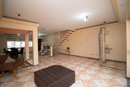Casa para alugar com 300m², 3 quartos e 2 vagasSala