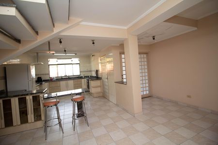 Casa para alugar com 300m², 3 quartos e 2 vagasCozinha