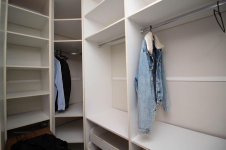 Casa para alugar com 300m², 3 quartos e 2 vagasCloset da suíte 2