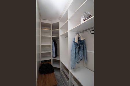 Casa para alugar com 300m², 3 quartos e 2 vagasCloset da suíte 2