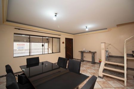 Casa para alugar com 300m², 3 quartos e 2 vagasSala