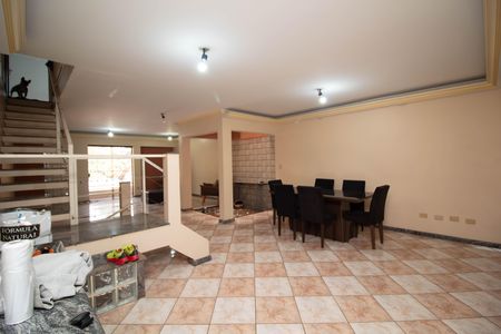 Casa para alugar com 300m², 3 quartos e 2 vagasSala