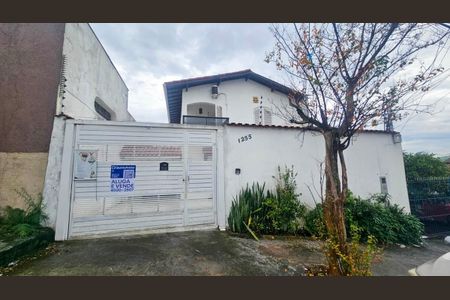Casa para alugar com 320m², 3 quartos e 5 vagasFachada