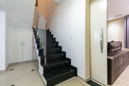 Casa para alugar com 320m², 3 quartos e 5 vagasCorredor