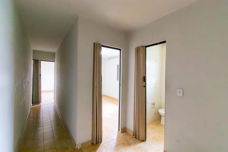 Corredor de casa à venda com 4 quartos, 180m² em Conjunto Promorar Sapopemba, São Paulo