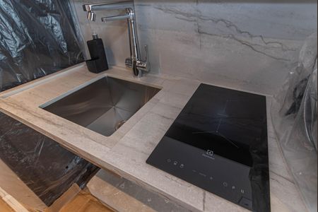 Cozinha de kitnet/studio à venda com 1 quarto, 23m² em Vila Cordeiro, São Paulo