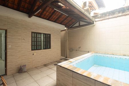 Casa para alugar com 100m², 4 quartos e 1 vaga Casa para alugar com 100m², 4 quartos e 1 vagaPiscina