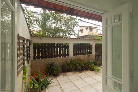 Casa para alugar com 100m², 4 quartos e 1 vaga Casa para alugar com 100m², 4 quartos e 1 vagaVaranda