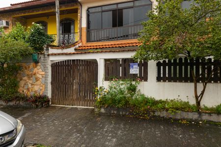 Casa para alugar com 100m², 4 quartos e 1 vaga Casa para alugar com 100m², 4 quartos e 1 vagaFachada