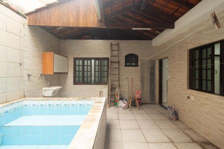 Casa para alugar com 100m², 4 quartos e 1 vaga Casa para alugar com 100m², 4 quartos e 1 vagaPiscina