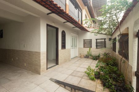 Casa para alugar com 100m², 4 quartos e 1 vaga Casa para alugar com 100m², 4 quartos e 1 vagaQuintal